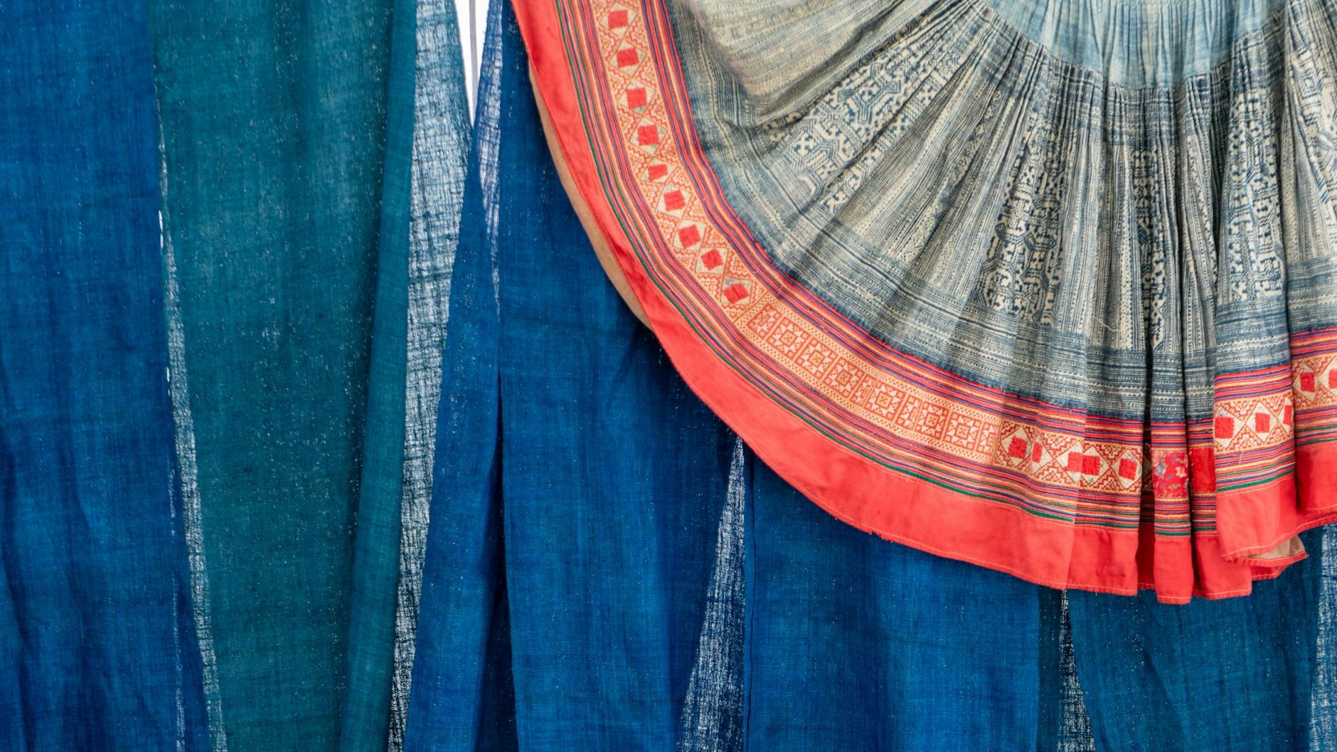 « Je lavais mes vêtements teints végétal comme les autres » : la couleur a disparu en 5 lessives