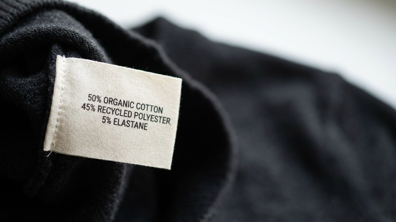 « Je lisais les étiquettes à l'envers depuis 10 ans » : ce mot sur la composition change tout pour repérer le greenwashing