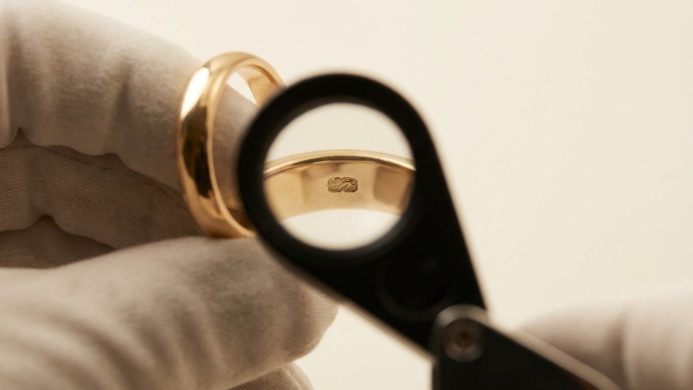 « Je pensais acheter de l'or » : ce détail invisible que personne ne vérifie en bijouterie