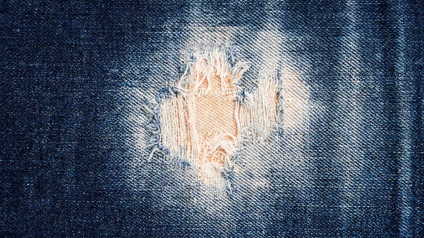 J'ai lavé mon jean à la javel par erreur : le lendemain, le tissu m'a révélé ce qu'aucune étiquette ne dit