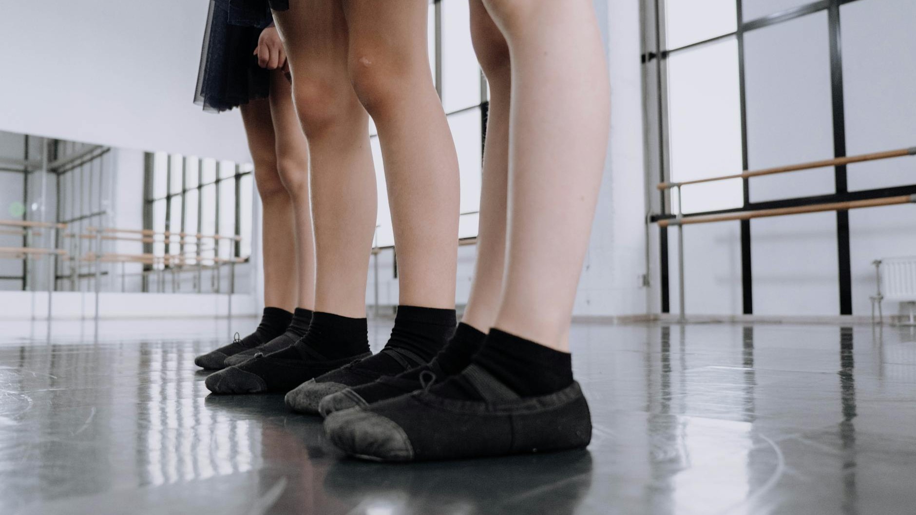 J'ai porté mes ballerines en daim sous une pluie fine en mai : en les brossant le lendemain, j'ai compris que le blanc qui...