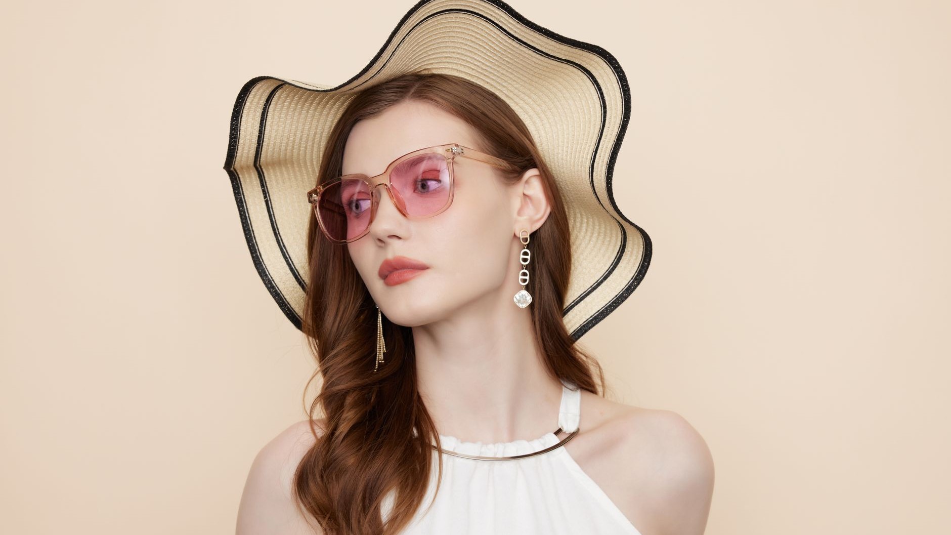 Je laissais mes lunettes de soleil sur le tableau de bord tout l'été : en les remettant un soir, j'ai compris ce que les 6...