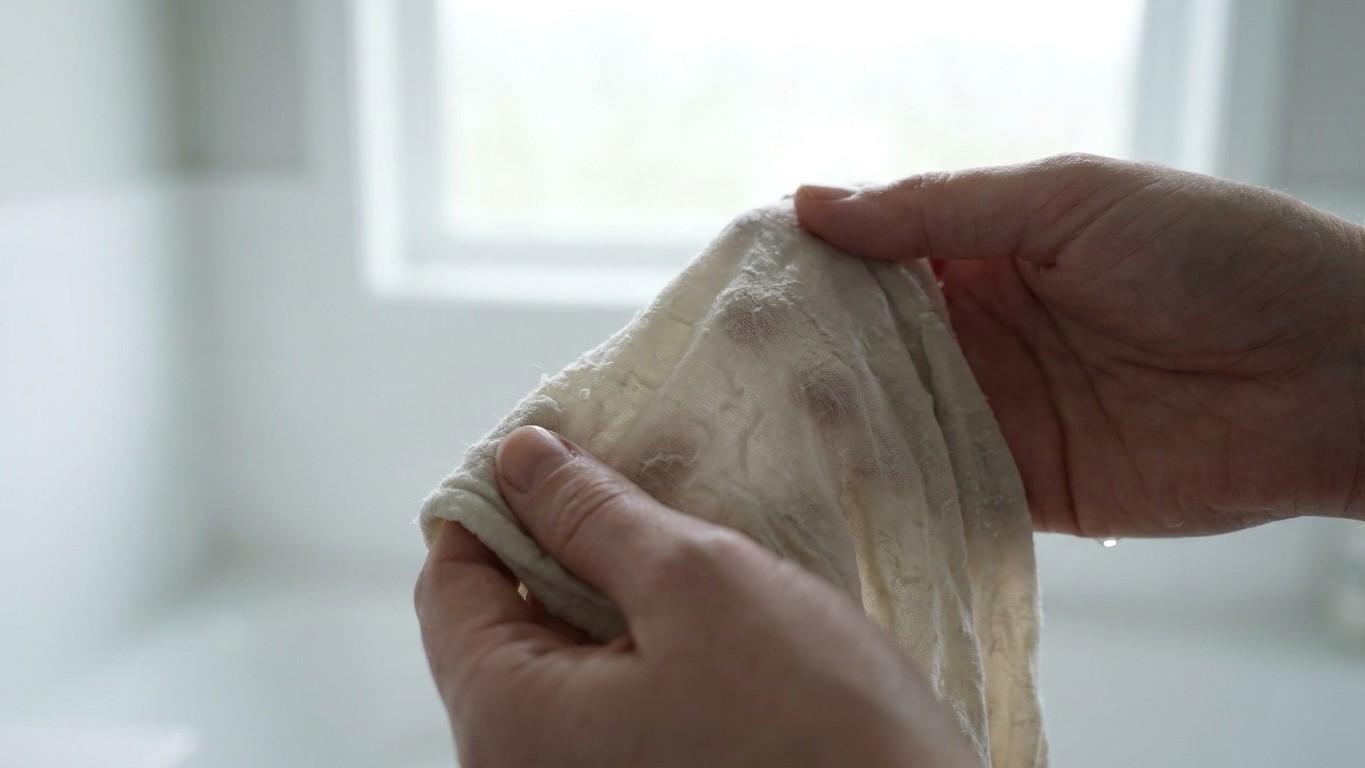 J'ai lavé ma robe d'été en viscose à 40° comme n'importe quel vêtement : en ouvrant le tambour, j'ai compris ce que l'eau ...
