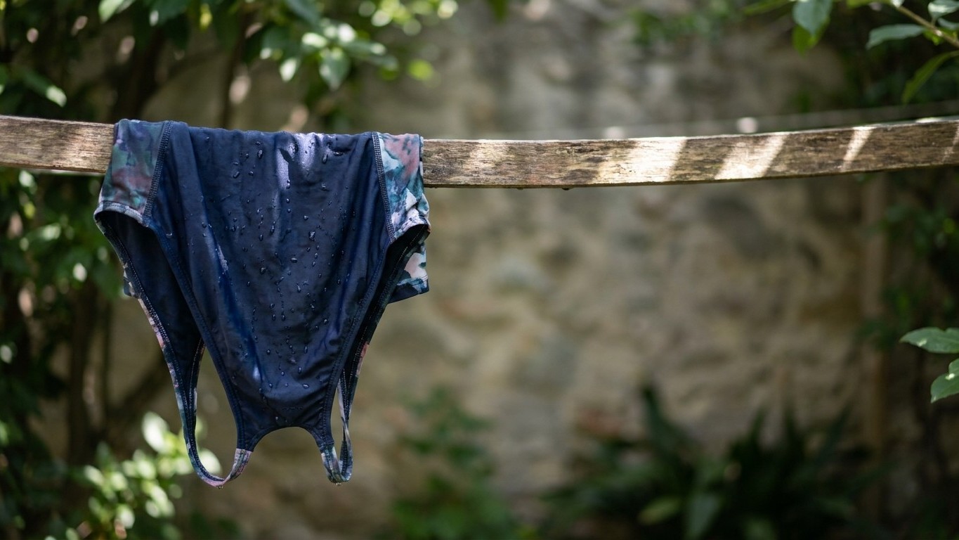 Je remettais mon maillot dans mon sac sans le rincer après la piscine : quand j'ai vu ce que le chlore avait fait à la fib...